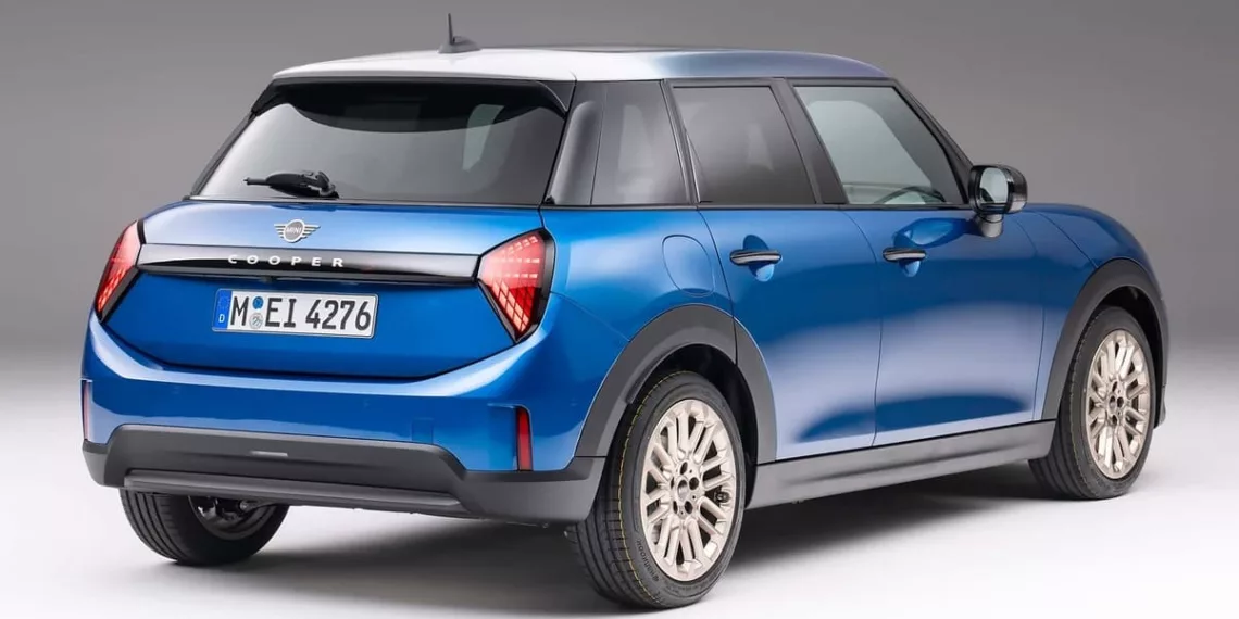 mini cooper 5 turer capa Novo Mini Cooper 4 Portas 2025: Um Mix de Estilo e Praticidade