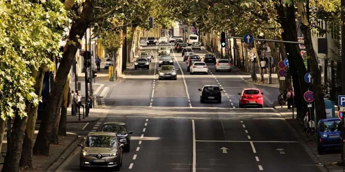 traffic 3612474 1280 Direção Defensiva: Como Evitar Acidentes de Trânsito