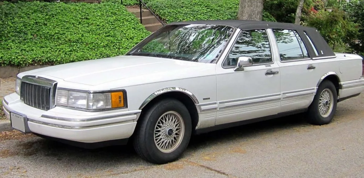 carro do silvio santos - Lincoln town car