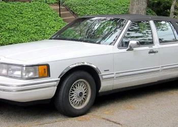 carro do silvio santos - Lincoln town car