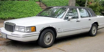 carro do silvio santos - Lincoln town car