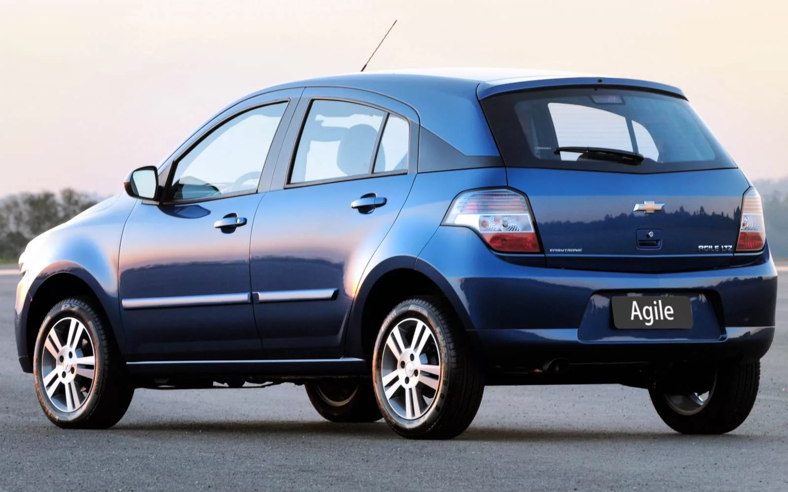 Chevrolet Agile 2013 Automatico traseira jpg Manual do veículo: Chevrolet Agile 2014