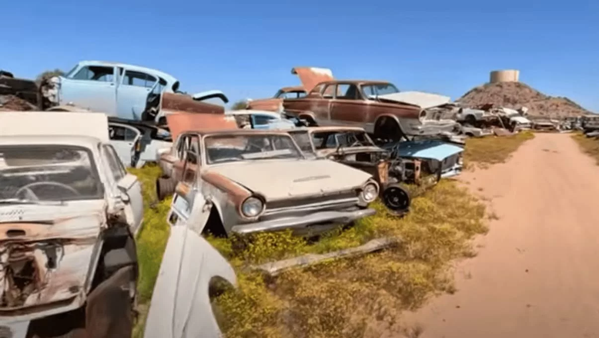 carros abandonados cp jpg Cemitério com Mais de 10 Mil Carros Abandonados é descoberto no Arizona
