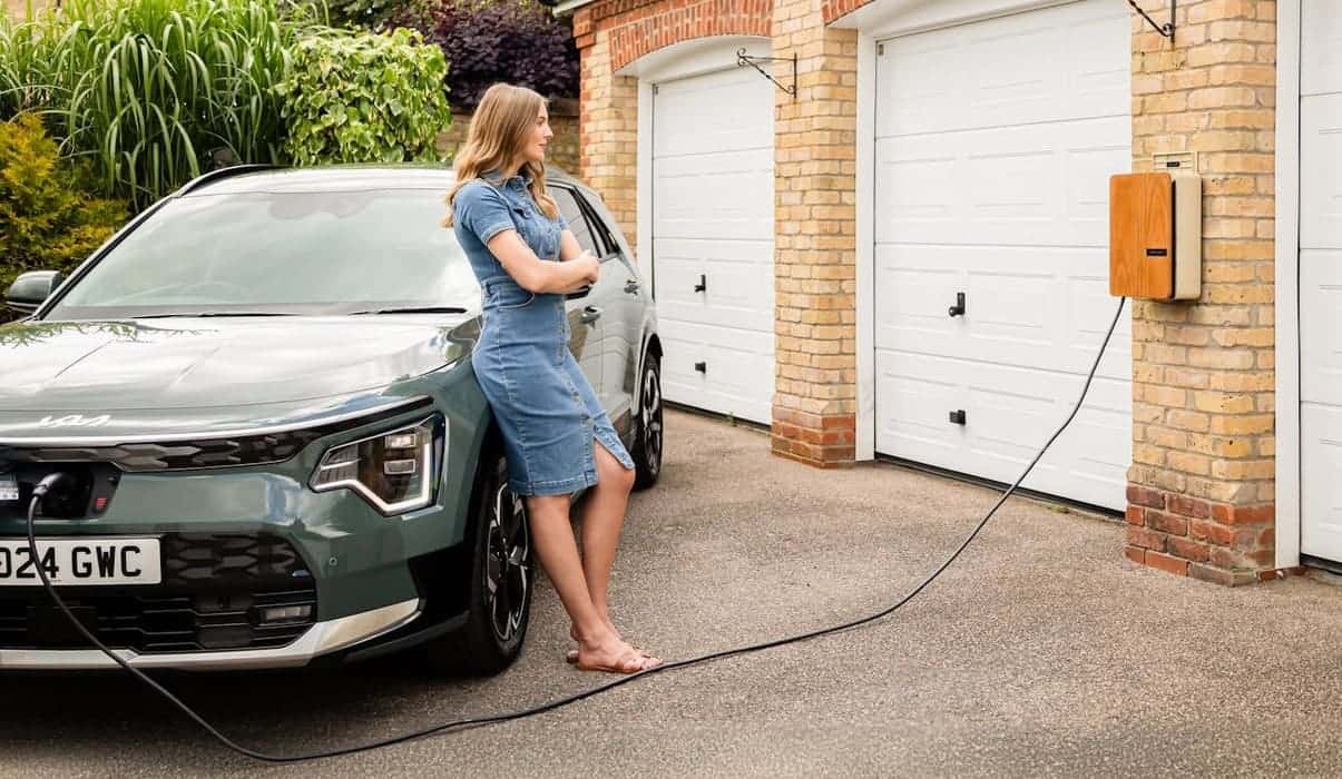 pexels andersen ev 1587213396 27355829 Por que a Coreia do Sul Limita a Carga de Veículos Elétricos a 90% em Estacionamentos Subterrâneos?