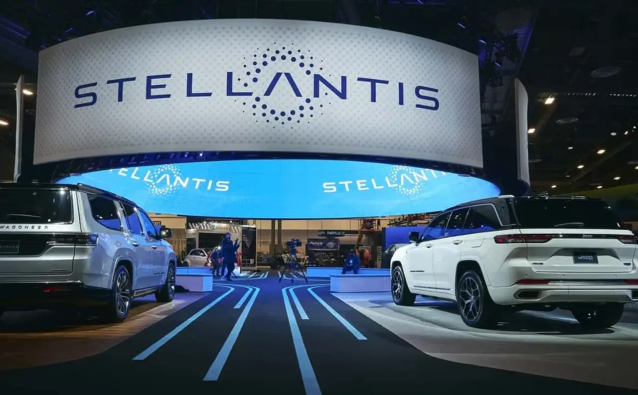 stellantis at ces Stellantis registra baixa de 22 bilhões de euros e desacelera plano de elétricos após prejuízo histórico