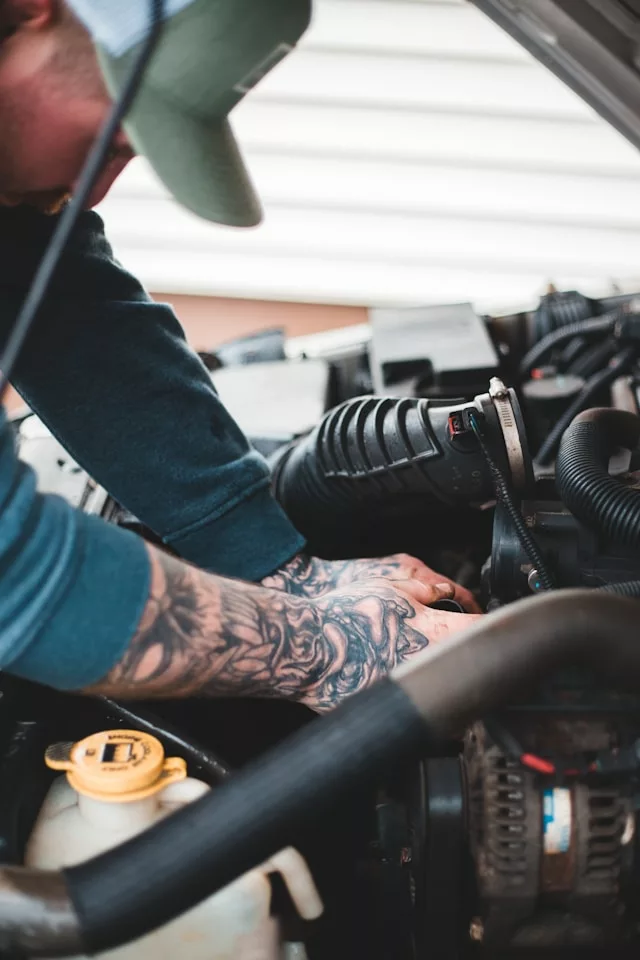 Pode rodar com um carro tendo vazamento de óleo do motor?