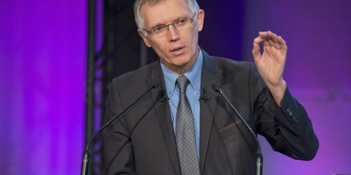 2015 Full year results Carlos Tavares 01 1024x640 1 Carlos Tavares confirma saída da Stellantis em 2026, grupo inicia busca por novo CEO