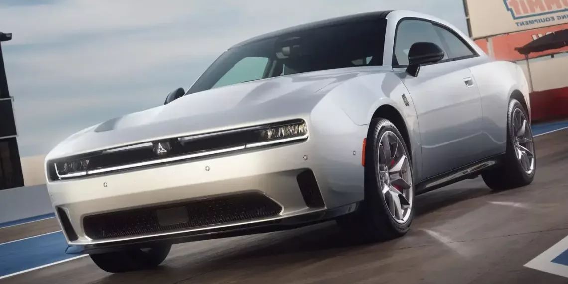 Dodge Charge Daytona muscle car eletrico 3 e1709930929666 O Dodge Charger elétrico chega em 2027 com uma bateria de estado sólido revolucionária