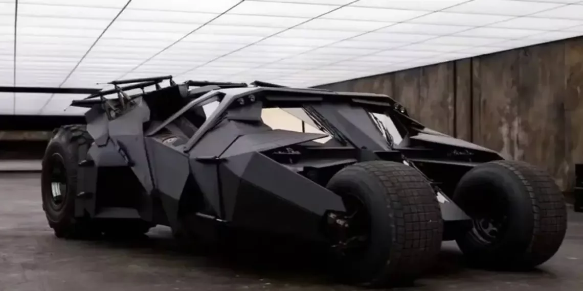 Warner anuncia venda batmovel usado O Cavaleiro das Trevas .jpg Batmóvel do Cavaleiro das Trevas à venda por R$ 17 milhões: Uma peça única para colecionadores.