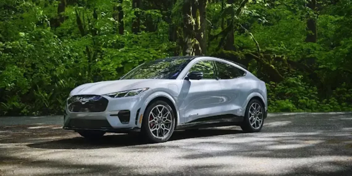 1 Mustang Mach E GT 2024 02 Ford Mustang Mach-E GT Performance estreia com desempenho elétrico de ponta e preço de R$ 486 mil no Brasil