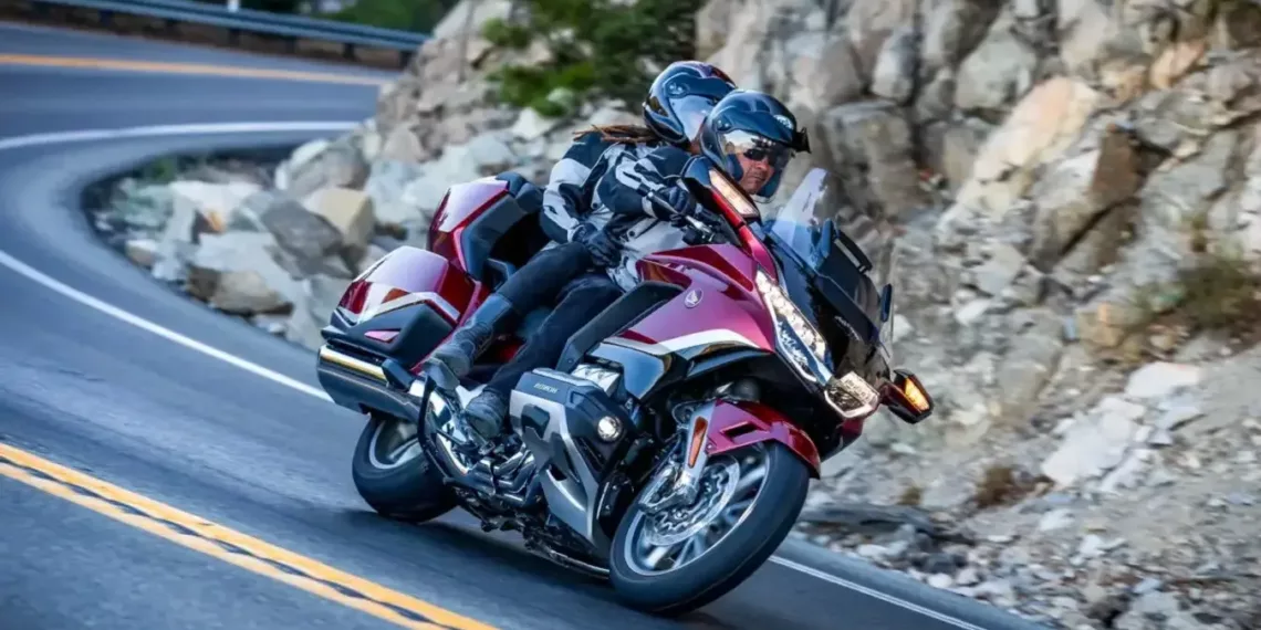 1 honda gl 1800 gold wing tour 2024 2 Honda GL 1800 Gold Wing: A Perfeição Sobre Duas Rodas