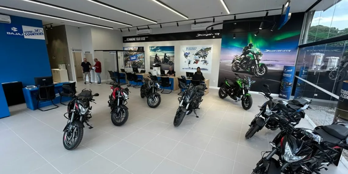 bajaj Bajaj celebra 10 mil motos fabricadas no Brasil e inaugura novas concessionárias