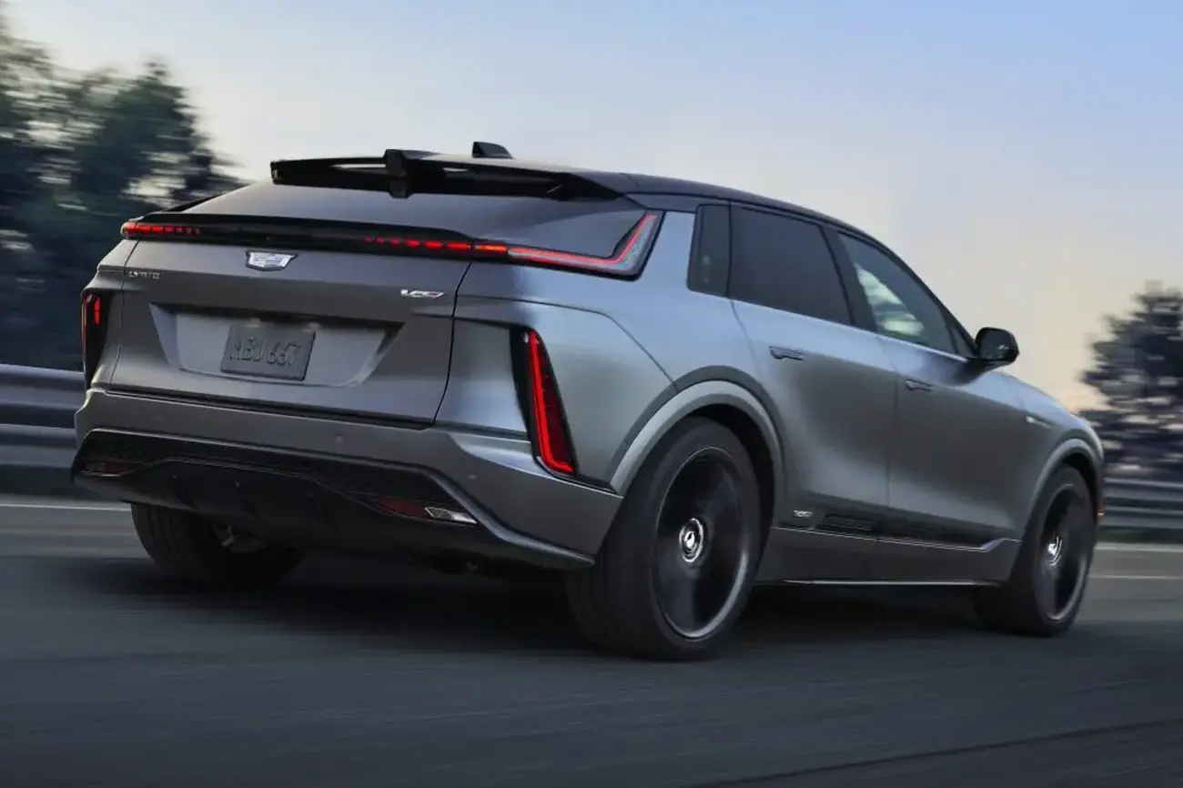 cadillac lyriq 205 057103150b2c078f e1737643466800 Cadillac Lyriq-V: Um SUV Elétrico de Performance Surpreendente