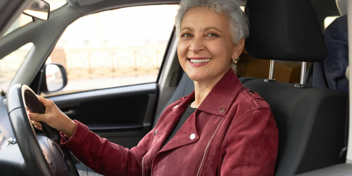 idoso Idosos ao Volante: Como Determinar o Momento de Parar de Dirigir