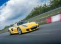 porsche carrera gt 2005 amarelo frente em movimento 1536x1024 1 Brasil entra no top 10 mundial de vendas do Porsche 911 em 2024