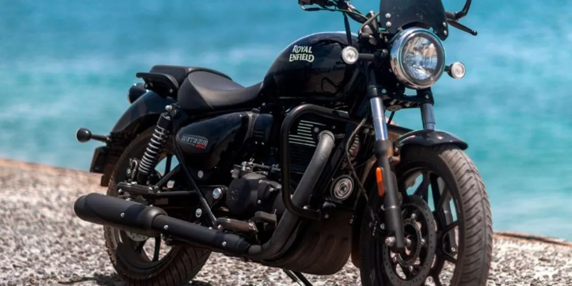 royal enfield meteor 350 2025 1 23012025 62971 960 720 Royal Enfield Meteor 350: Nova cor Fireball Black adiciona elegância à linha 2025