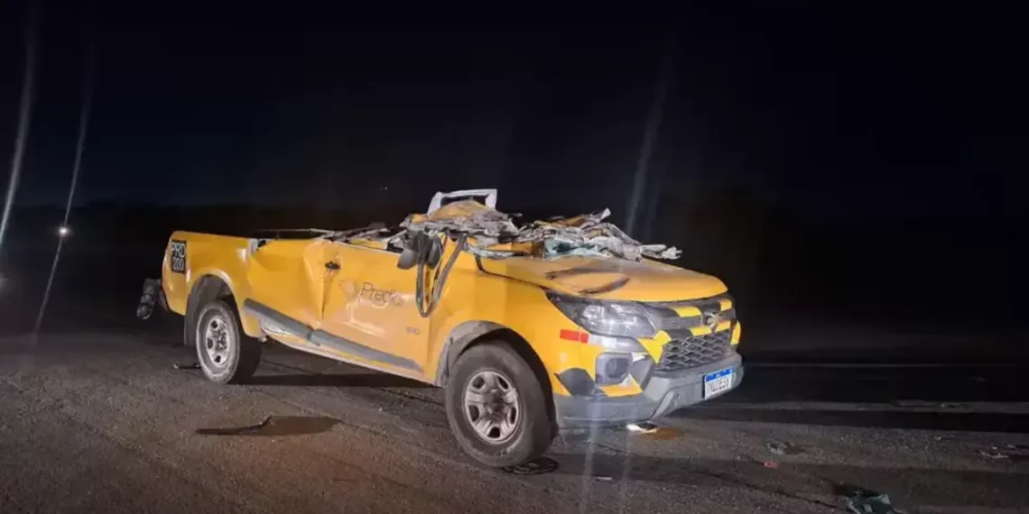 carro trombado 1 Incidente no Galeão: Boeing 737 da Gol colide com veículo de manutenção durante decolagem