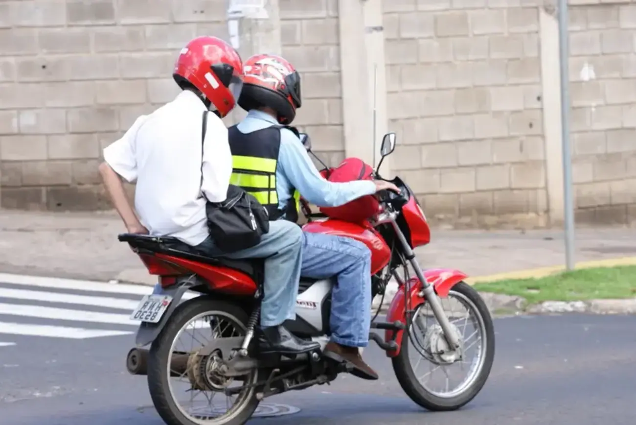 image processing20250114 194732 w9kiqj Mototáxi em São Paulo: Justiça Anula Proibição e Reacende Debate Sobre Mobilidade