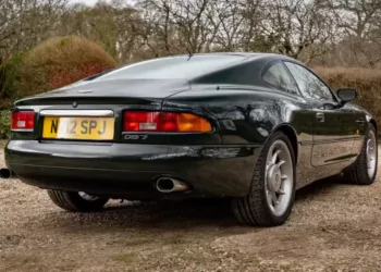 aston db7 1 Aston Martin DB7 de Elton John vai a leilão por valor surpreendente e baixa quilometragem