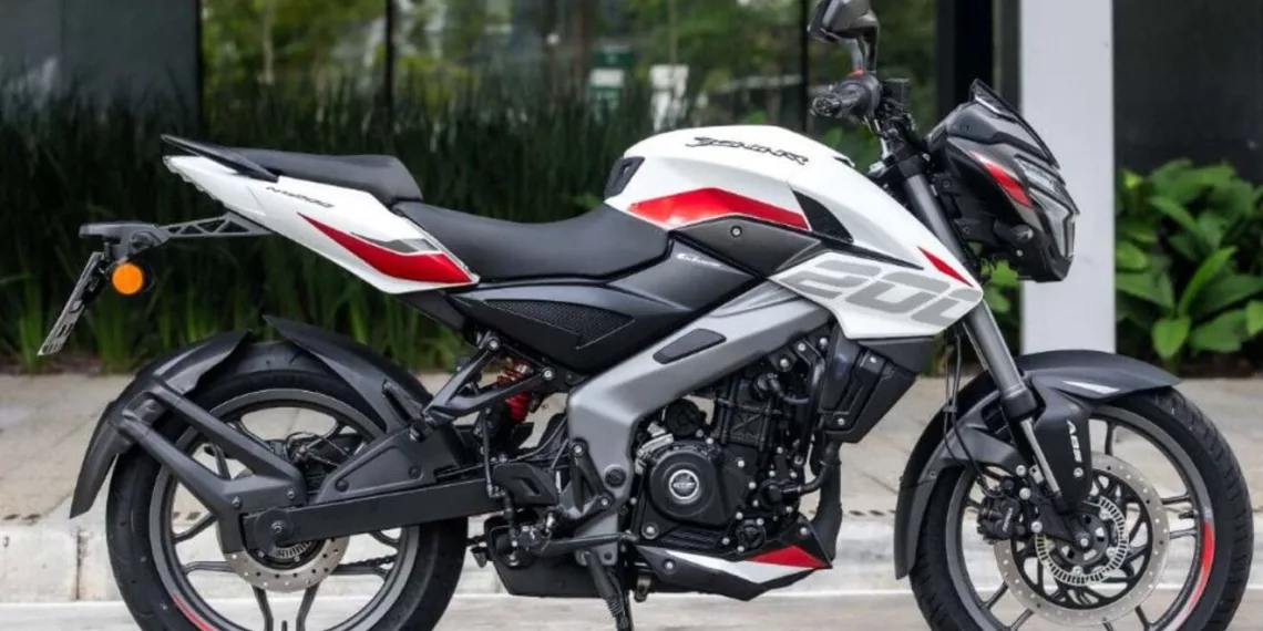 bajaj dominar 200 2026 1 17042025 63752 960 720 Bajaj Dominar NS200 2026 chega ao Brasil com LED, conectividade e visual mais agressivo