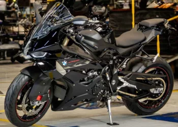 bmw s 1000 rr 2025 1 28042025 63886 960 720 BMW S 1000 RR 2025: esportiva de 210 cv começa a ser produzida no Brasil com foco total em performance
