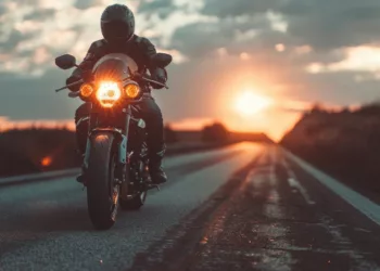 farol moto 2 As motos mais vendidas do Brasil em 2025: domínio da Honda e a surpreendente ascensão da Mottu Sport 110i