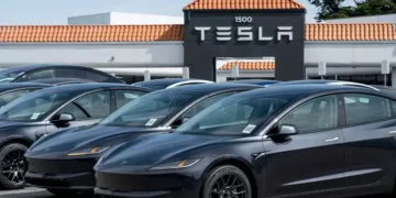 tesla vendas queda bloomberg Tesla sob pressão: como a guerra tarifária entre EUA e China ameaça os planos de Elon Musk