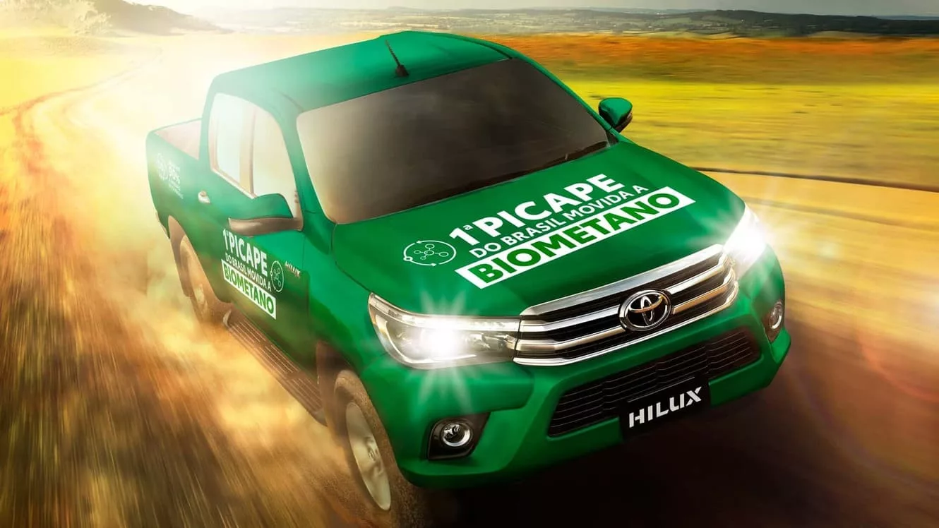 toyota apresenta hilux biometano na agrishow Toyota Hilux a biometano estreia na Agrishow 2025 com foco na sustentabilidade no campo