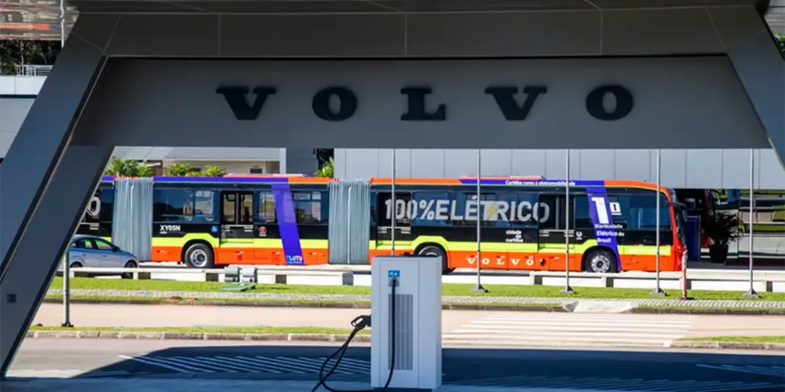 Novo biarticulado de curitiba