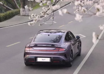 carro xiaomi traseira 1 36286223 Xiaomi SU7 Ultra: polêmica com corte de potência agita o mercado de superelétricos na China