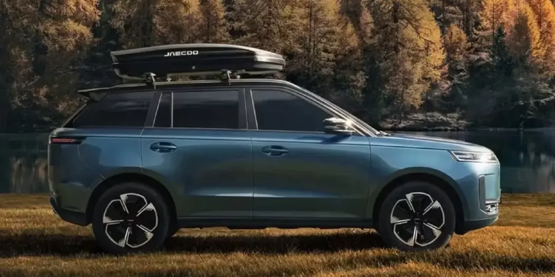 jaecoo 5 2025 lateral acessorio bagageiro teto Jaecoo 5 chega para disputar espaço entre SUVs compactos no Brasil