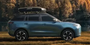 jaecoo 5 2025 lateral acessorio bagageiro teto Jaecoo 5 chega para disputar espaço entre SUVs compactos no Brasil