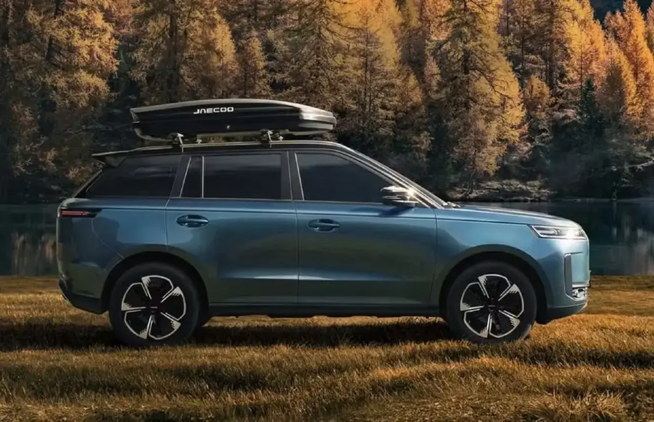 jaecoo 5 2025 lateral acessorio bagageiro teto Jaecoo 5 chega para disputar espaço entre SUVs compactos no Brasil