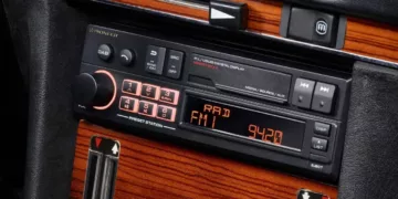 Pioneer SXT Volta ao futuro: Pioneer lança rádio que parece toca-fitas, mas esconde Bluetooth e USB