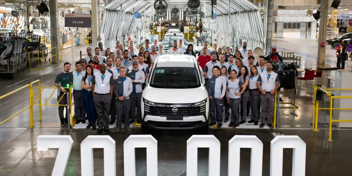 Comemorativa 700 Mil 5 Nissan celebra marco histórico com 700 mil veículos produzidos em Resende