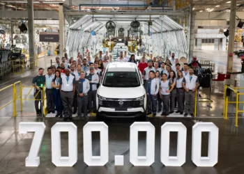 Comemorativa 700 Mil 5 Nissan celebra marco histórico com 700 mil veículos produzidos em Resende
