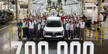 Comemorativa 700 Mil 5 Nissan celebra marco histórico com 700 mil veículos produzidos em Resende