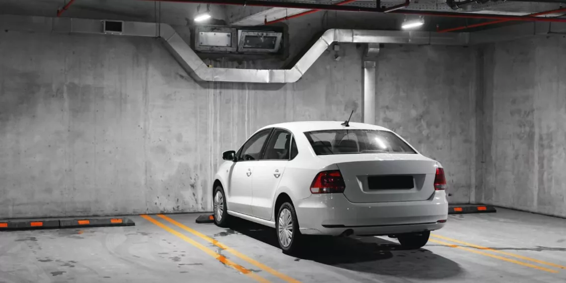 carro garagem Estacionaram na sua garagem? Saiba o que a lei permite – e o que você pode fazer