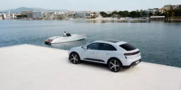 cprofgzrytptn90ytb17xjkle Porsche leva motor do Macan elétrico para a água em barco de luxo que desafia os limites da velocidade