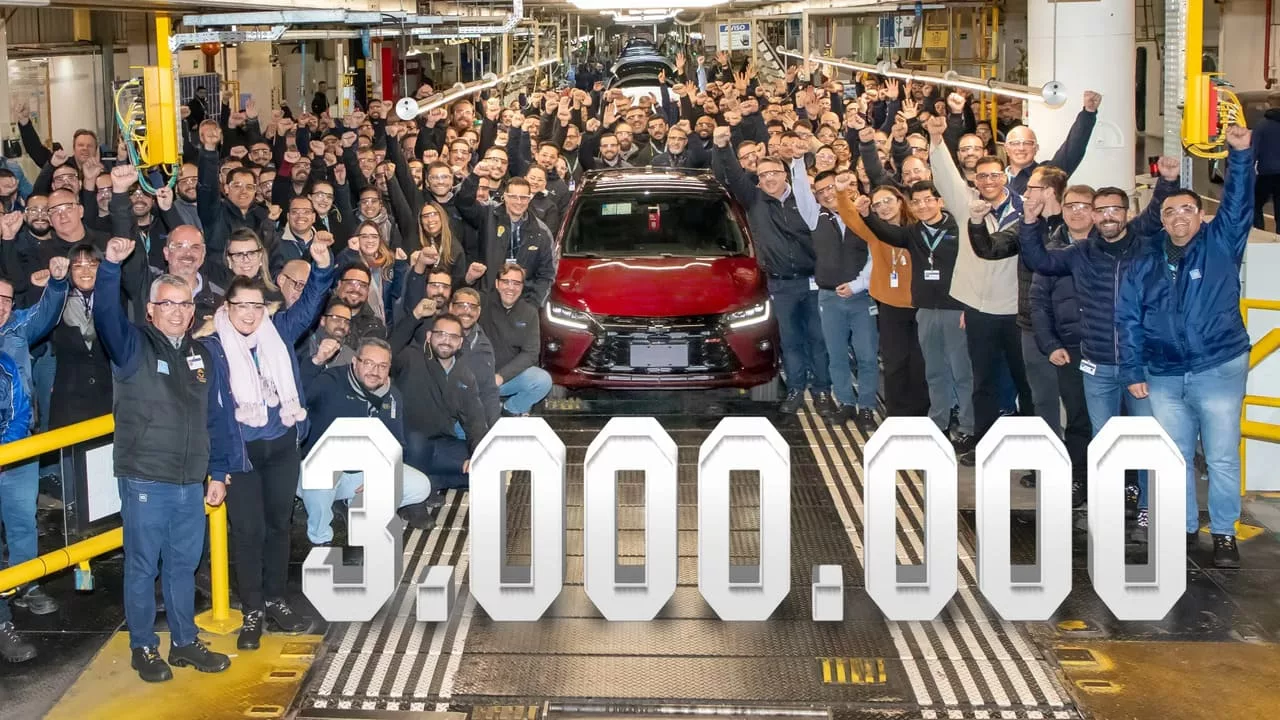 chevrolet onix atinge 3 milhoes de unidades produzidas Com 3 milhões de unidades, Onix ultrapassa o Corsa e assume o topo da produção da GM no Brasil
