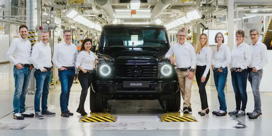 mercedes builds 600000th g class rolling off assembly line Classe G da Mercedes-Benz atinge 600 mil unidades produzidas