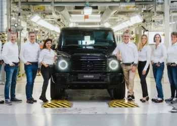 mercedes builds 600000th g class rolling off assembly line Classe G da Mercedes-Benz atinge 600 mil unidades produzidas