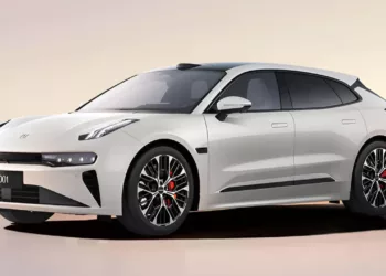 Geely Zeekr 001 2026 01 Zeekr 001 2026 estreia com 912 cv e aceleração de supercarro