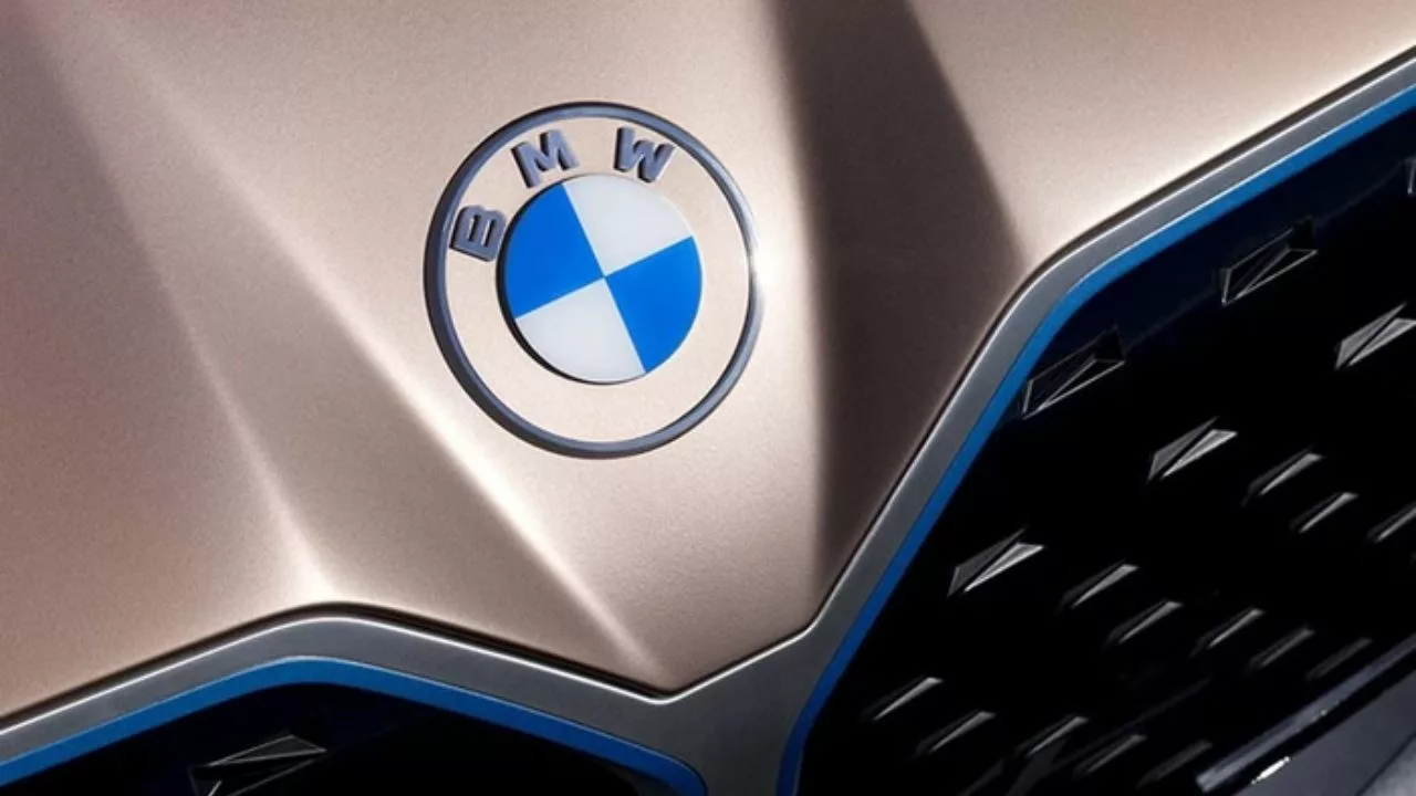 bmw logo BMW iX3 2025 estreia com novo logotipo e visual mais refinado