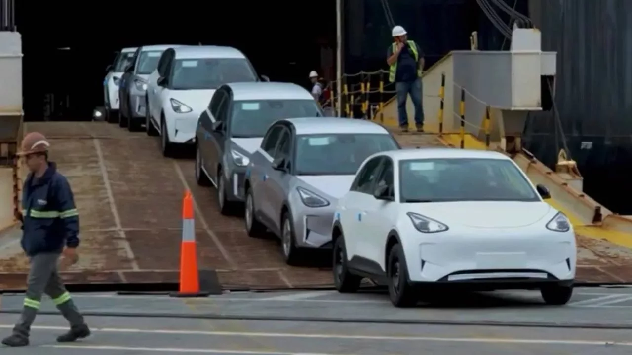 Geely ex2 3 Geely EX2 desembarca em Paranaguá e mira liderança entre os elétricos compactos