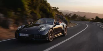 porsche 911 1 Porsche 911 Turbo S 2025 chega ao Brasil com motor híbrido e 711 cv