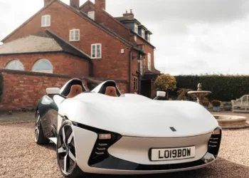 e4895e 2f8a7332e2d34e0b9c20a056454b5ab5mv2 Longbow Speedster elétrico: o esportivo ultraleve que nasceu em apenas seis meses