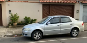 carro garagem Estacionar em frente à própria garagem: o que diz a lei e quando pode virar infração
