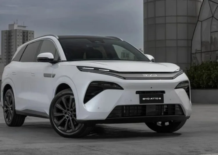 ATTO BYD Atto 8: o SUV híbrido de 7 lugares que chega ao Brasil com 488 cv e tecnologia de ponta