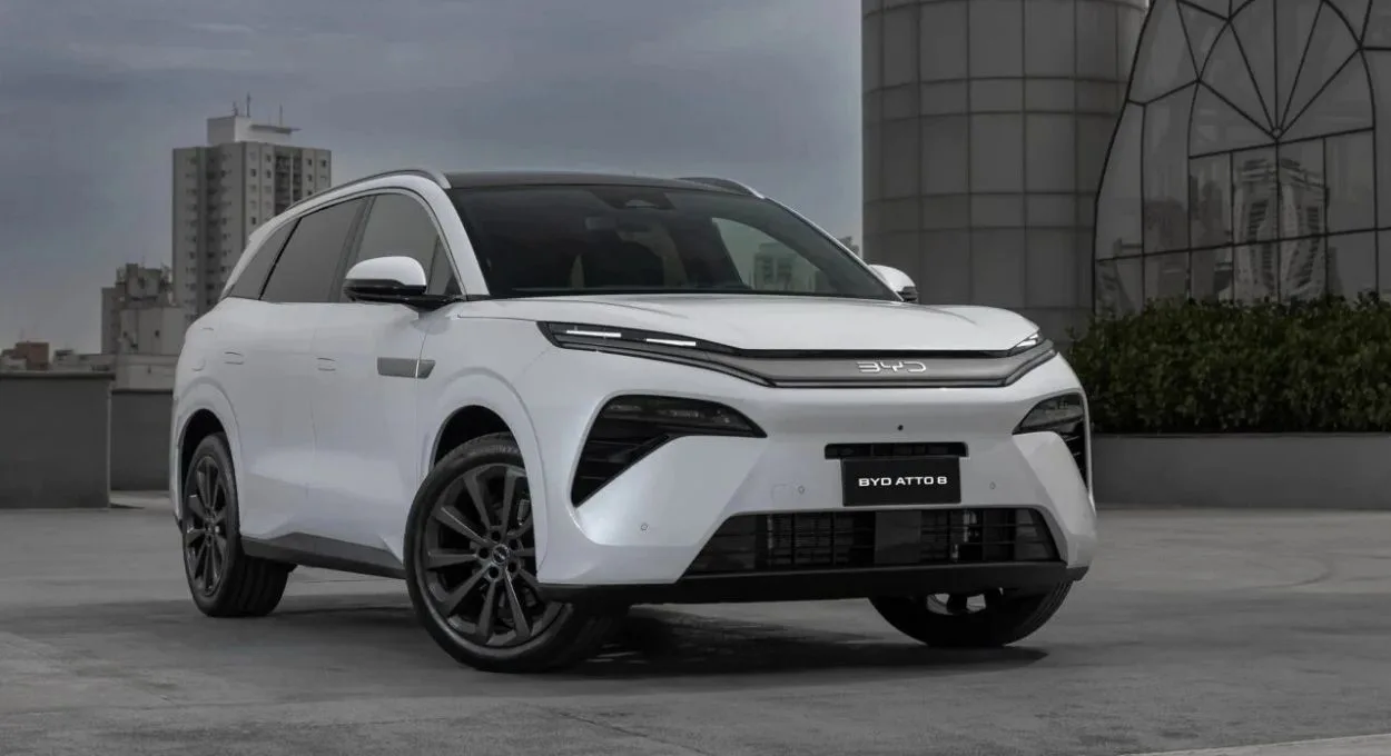 ATTO BYD Atto 8: o SUV híbrido de 7 lugares que chega ao Brasil com 488 cv e tecnologia de ponta